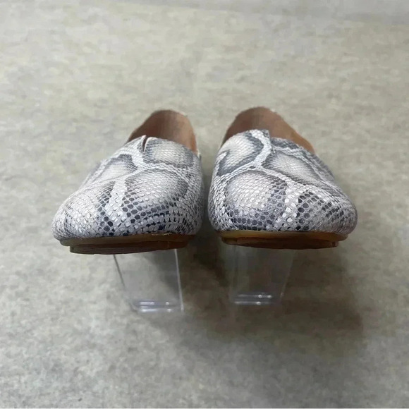 Born Sebra Leather Slip On Snakeskin Round Toe Comfort Shoes Women’s size 6.5 - Picture 5 of 14